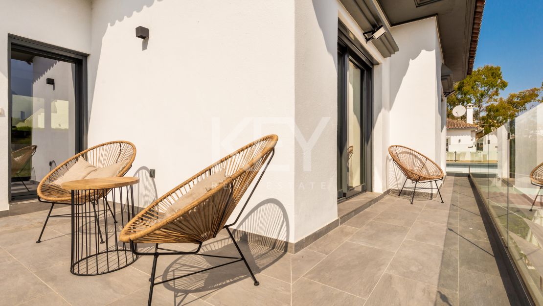 Villa Banús: una villa moderna para alquileres vacacionales en Puerto Banús, Marbella