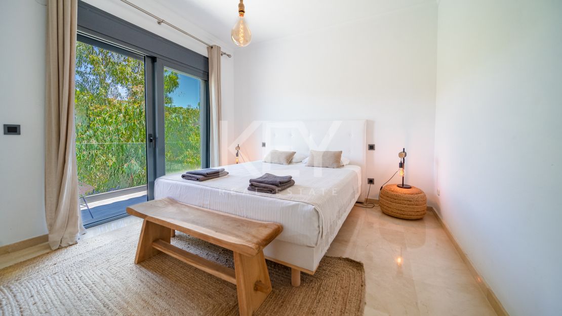 Villa Banús: una villa moderna para alquileres vacacionales en Puerto Banús, Marbella