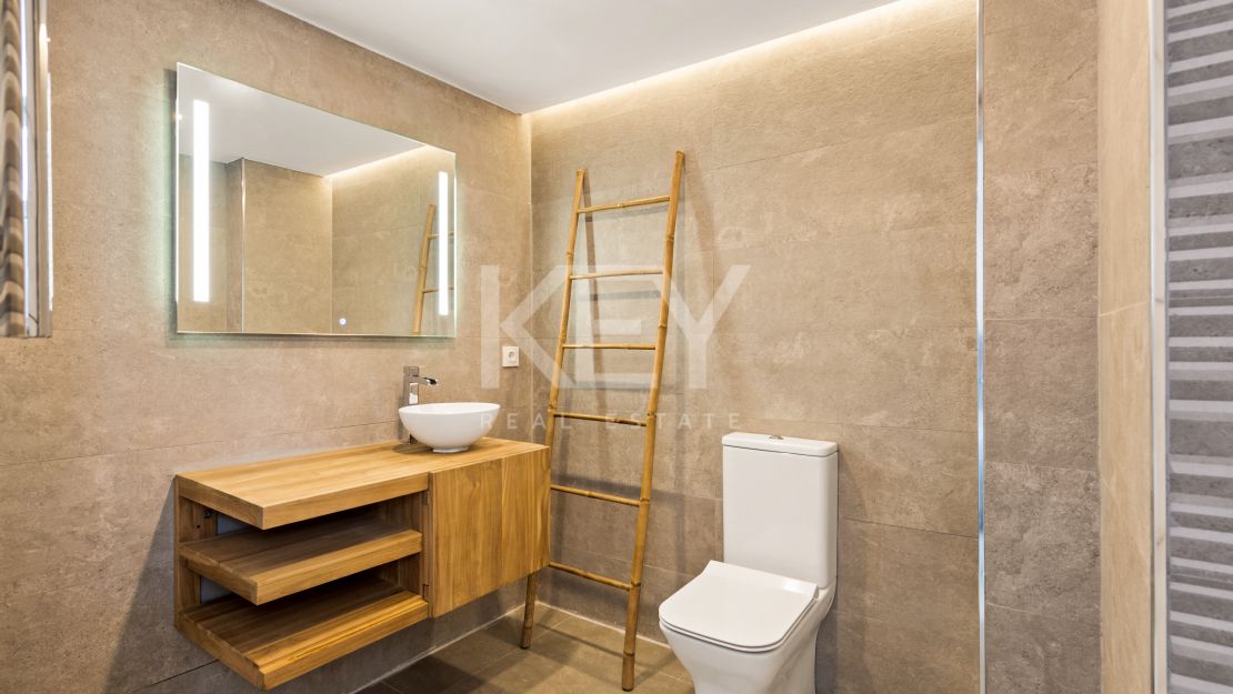 Villa Banús: una villa moderna para alquileres vacacionales en Puerto Banús, Marbella