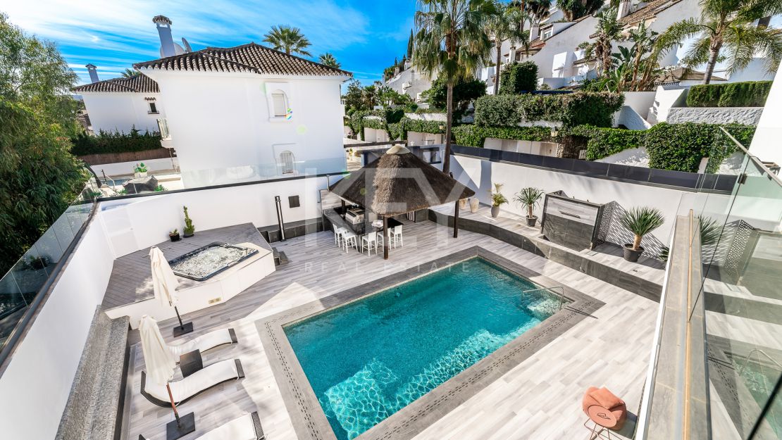 Villa Banús: una villa moderna para alquileres vacacionales en Puerto Banús, Marbella