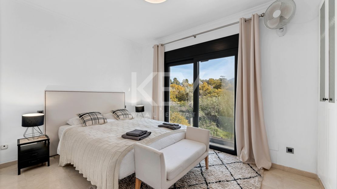 Villa Banús: una villa moderna para alquileres vacacionales en Puerto Banús, Marbella