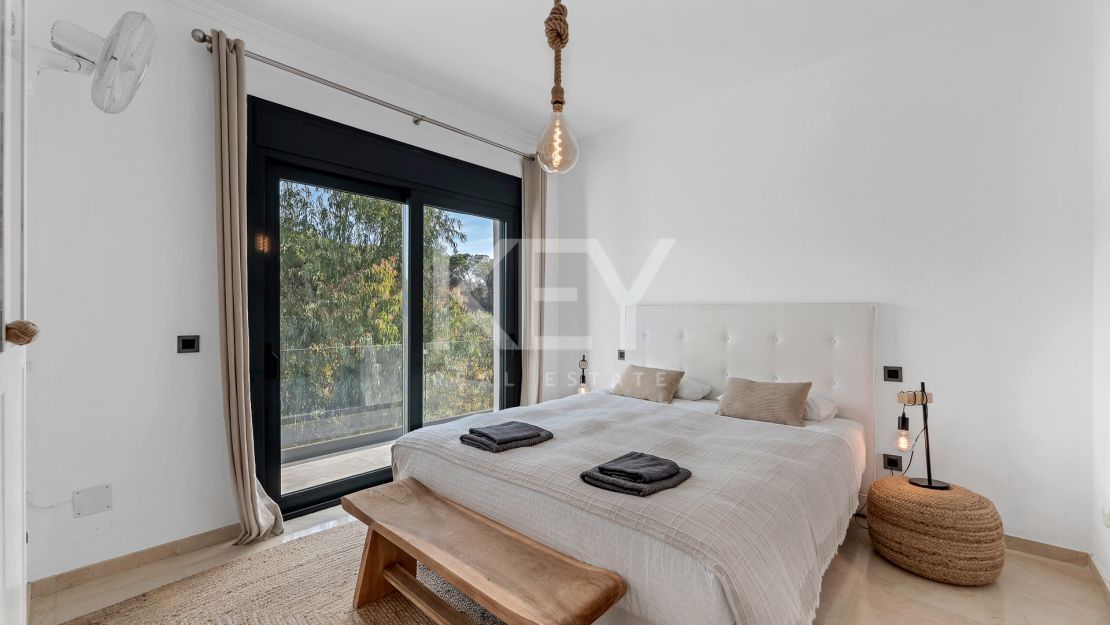 Villa Banús: una villa moderna para alquileres vacacionales en Puerto Banús, Marbella