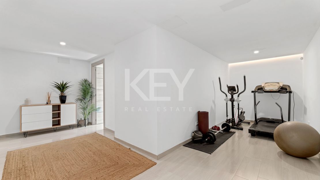 Villa Banús: una villa moderna para alquileres vacacionales en Puerto Banús, Marbella