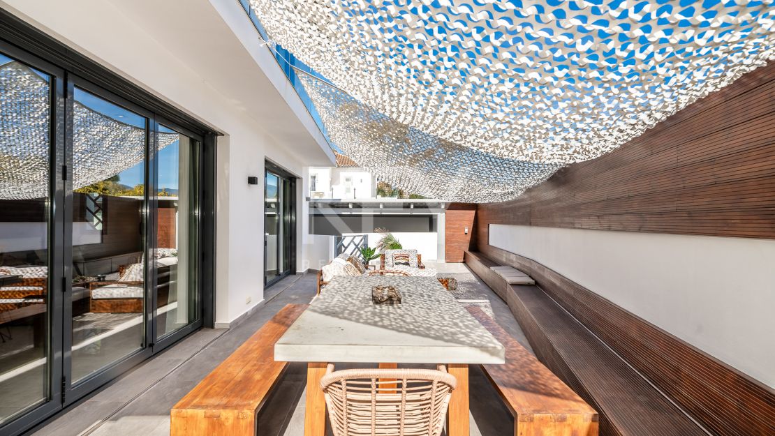Villa Banús: una villa moderna para alquileres vacacionales en Puerto Banús, Marbella