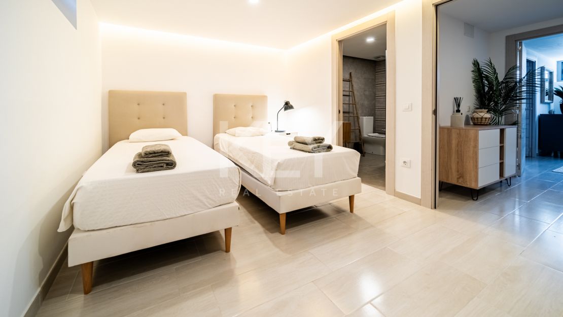 Villa Banús: una villa moderna para alquileres vacacionales en Puerto Banús, Marbella