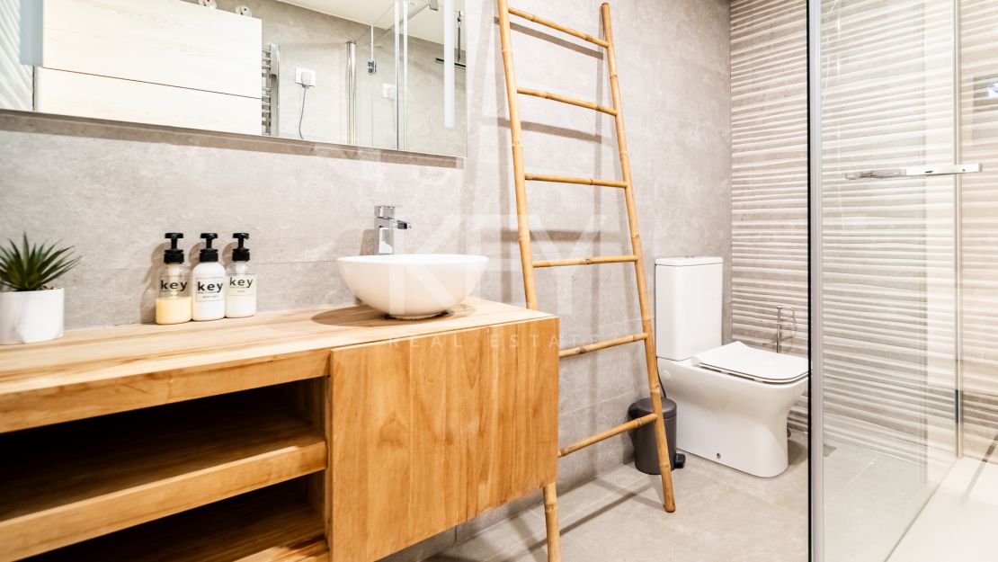 Villa Banús: una villa moderna para alquileres vacacionales en Puerto Banús, Marbella