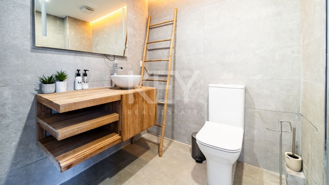 Villa Banús: una villa moderna para alquileres vacacionales en Puerto Banús, Marbella