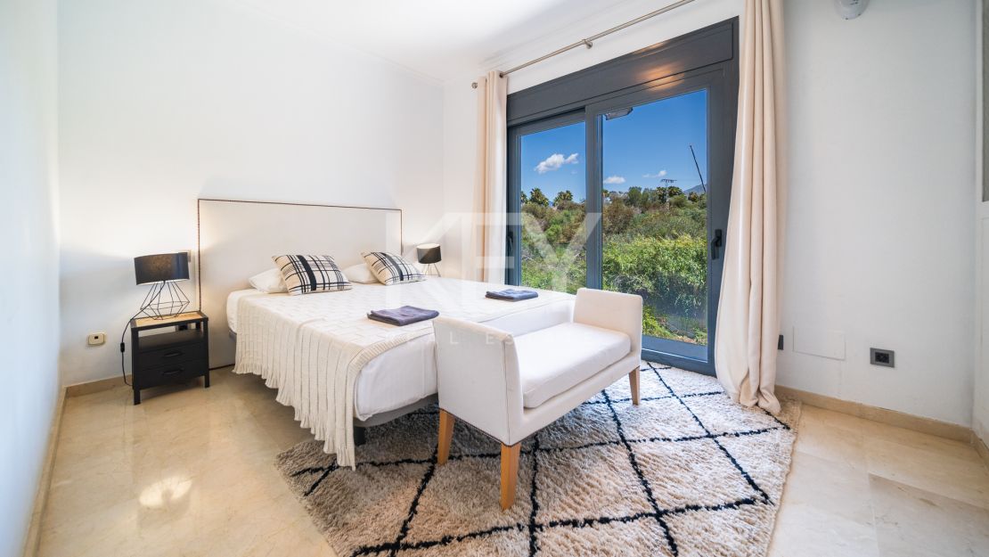 Villa Banús: una villa moderna para alquileres vacacionales en Puerto Banús, Marbella