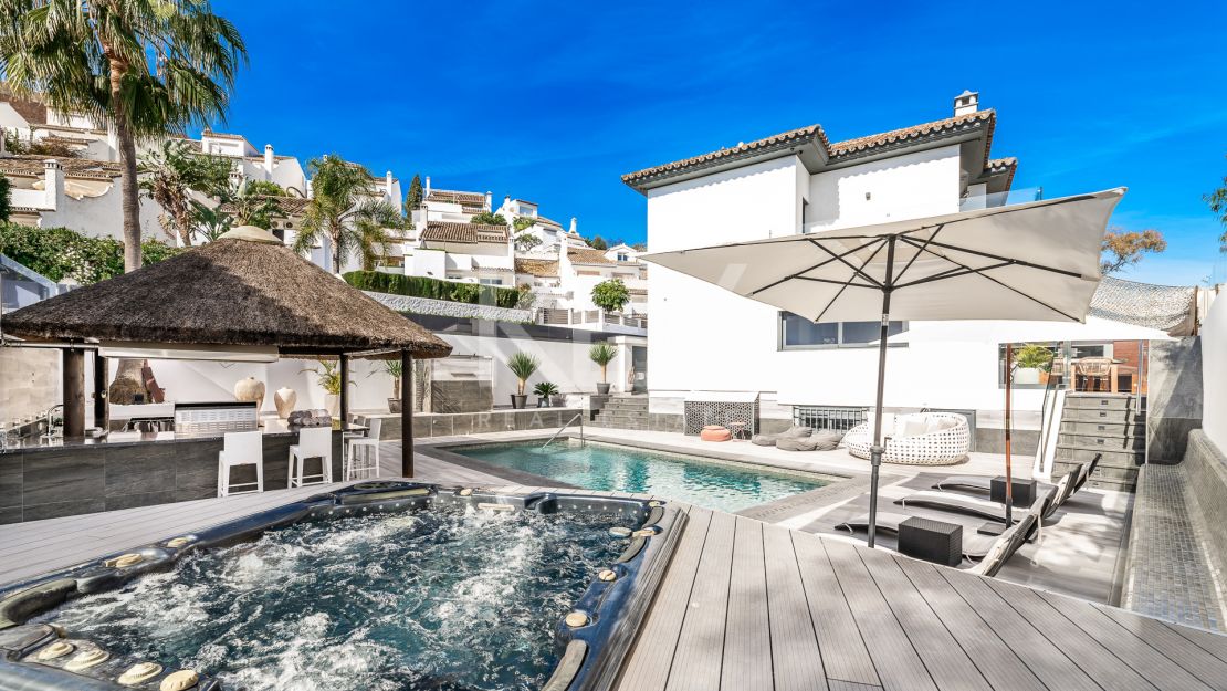 Villa Banús: una villa moderna para alquileres vacacionales en Puerto Banús, Marbella