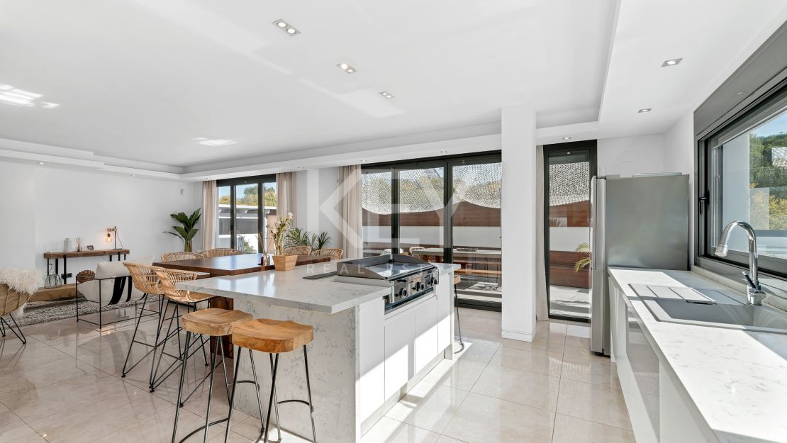 Villa Banús: una villa moderna para alquileres vacacionales en Puerto Banús, Marbella