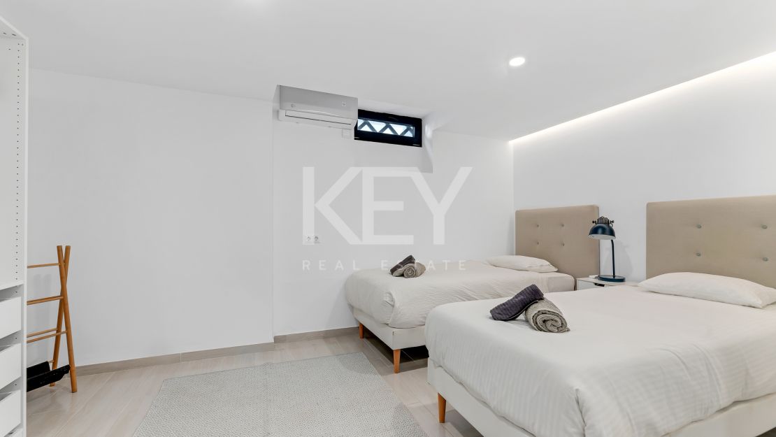Villa Banús: una villa moderna para alquileres vacacionales en Puerto Banús, Marbella