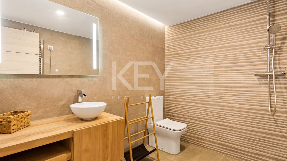 Villa Banús: una villa moderna para alquileres vacacionales en Puerto Banús, Marbella