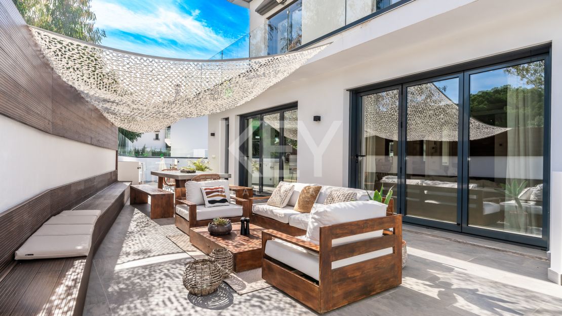 Villa Banús: una villa moderna para alquileres vacacionales en Puerto Banús, Marbella