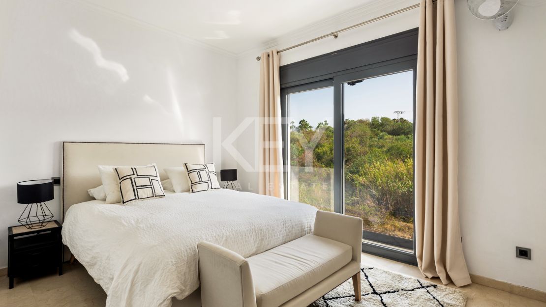 Villa Banús: una villa moderna para alquileres vacacionales en Puerto Banús, Marbella