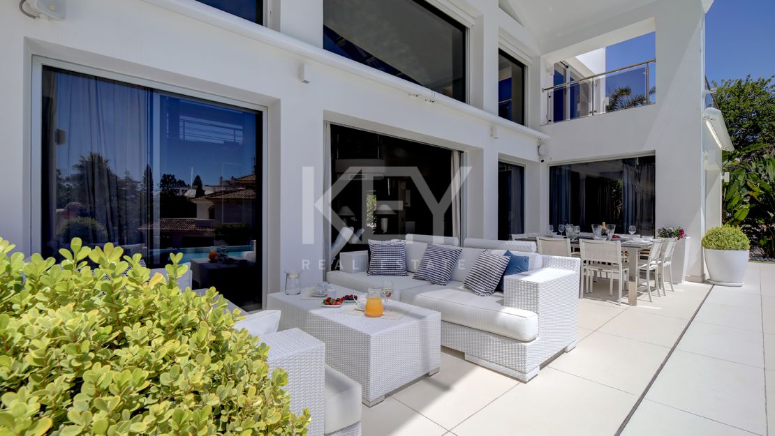 Villa Heaven: villa moderna en Nueva Andalucía, Marbella