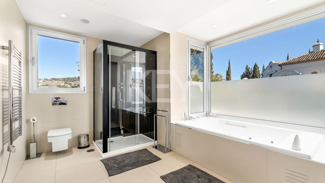 Villa Heaven: villa moderna en Nueva Andalucía, Marbella