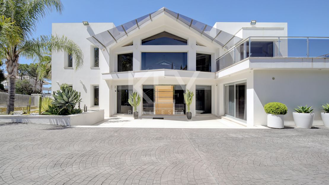 Villa Heaven: villa moderna en Nueva Andalucía, Marbella