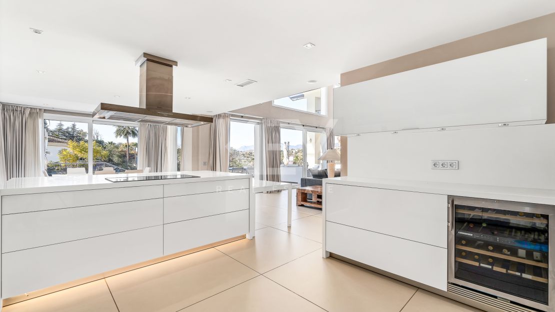 Villa Heaven: villa moderna en Nueva Andalucía, Marbella