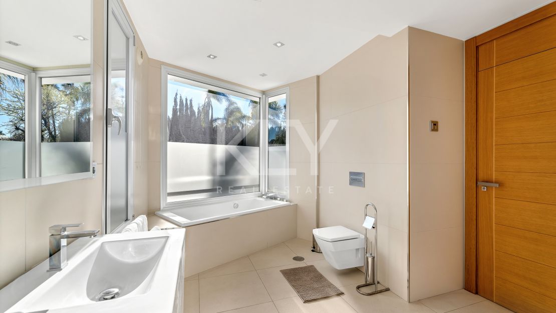 Villa Heaven: villa moderna en Nueva Andalucía, Marbella