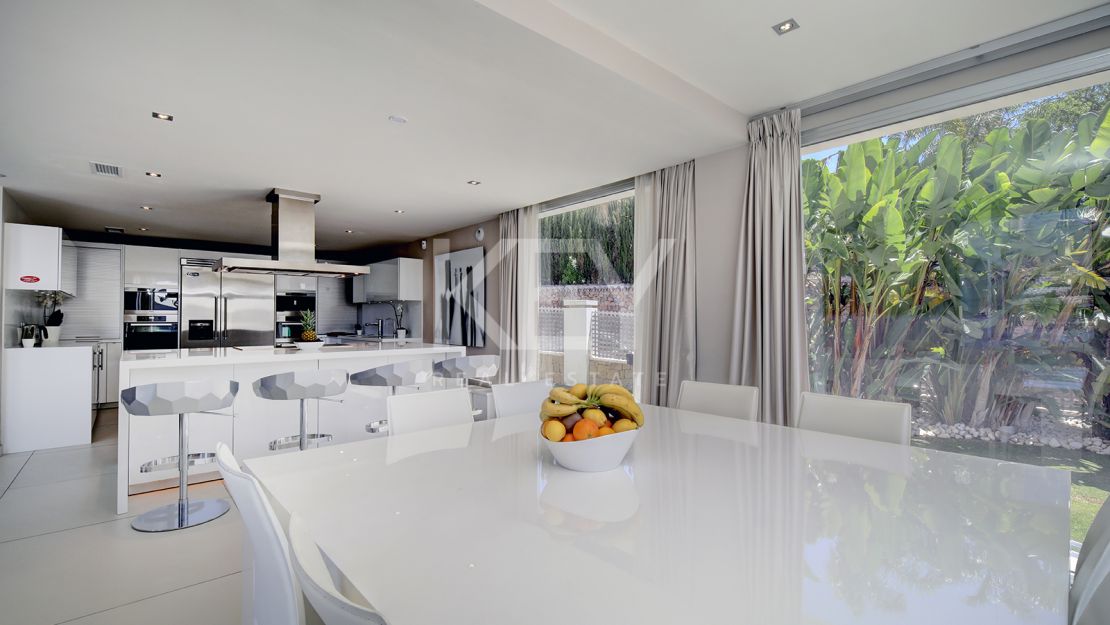 Villa Heaven: villa moderna en Nueva Andalucía, Marbella