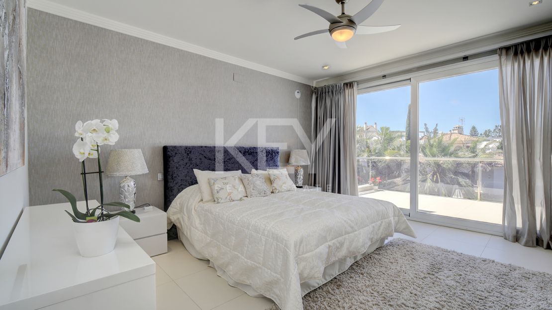 Villa Heaven: villa moderna en Nueva Andalucía, Marbella