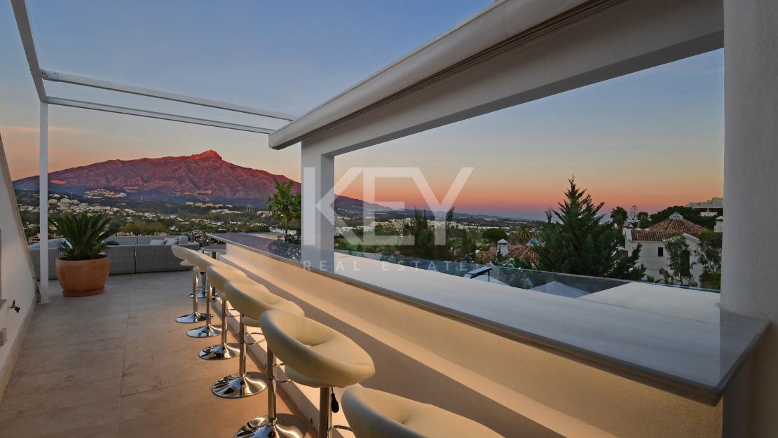 Ultimate Luxury Retreat: Villa Sunshine - Short-Term Rent in Nueva Andalucía