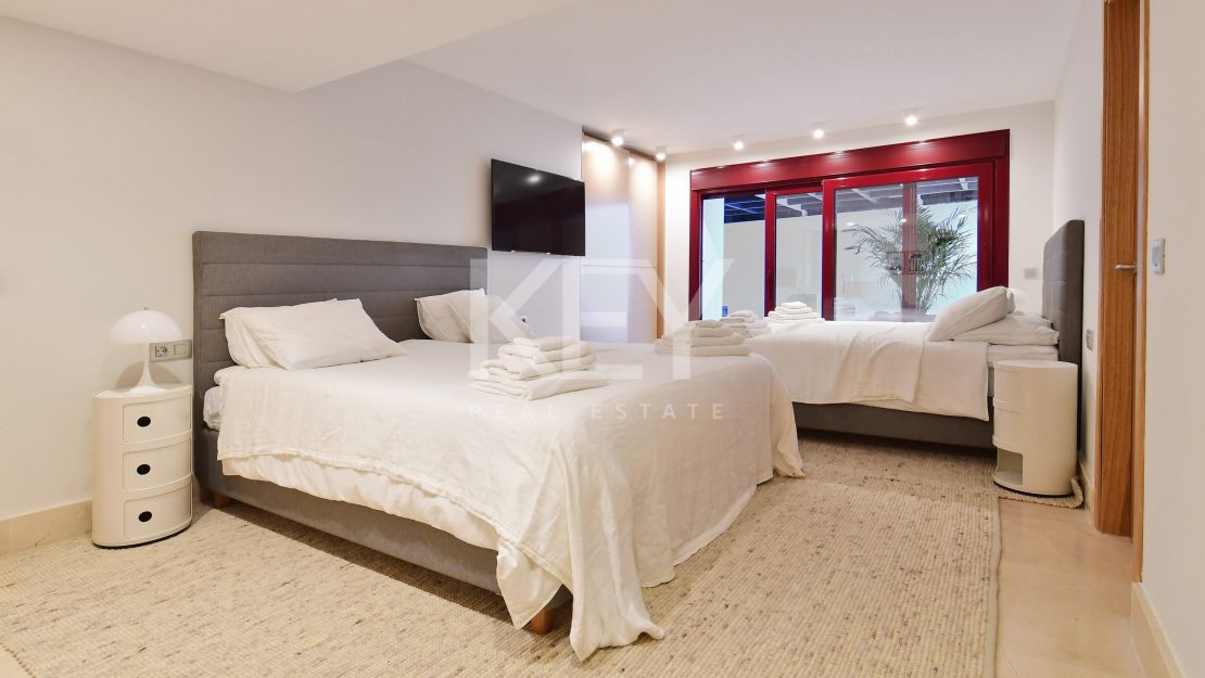 Ultimate Luxury Retreat: Villa Sunshine - Short-Term Rent in Nueva Andalucía