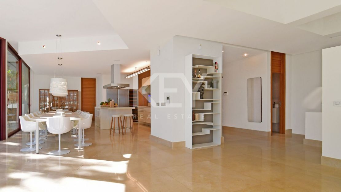 Ultimate Luxury Retreat: Villa Sunshine - Short-Term Rent in Nueva Andalucía