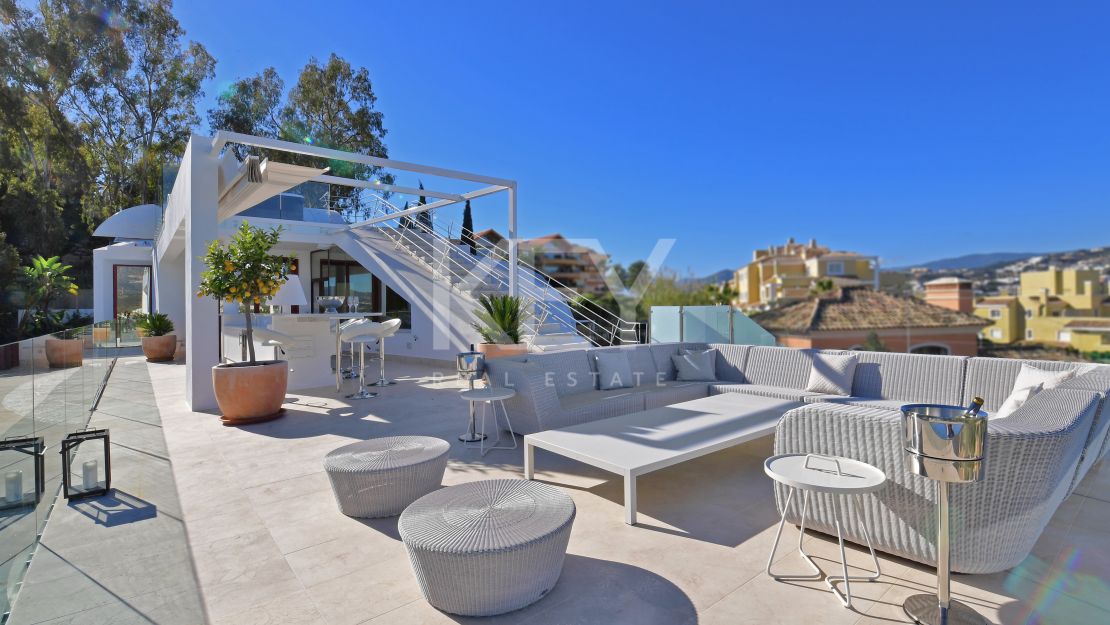 Ultimate Luxury Retreat: Villa Sunshine - Short-Term Rent in Nueva Andalucía
