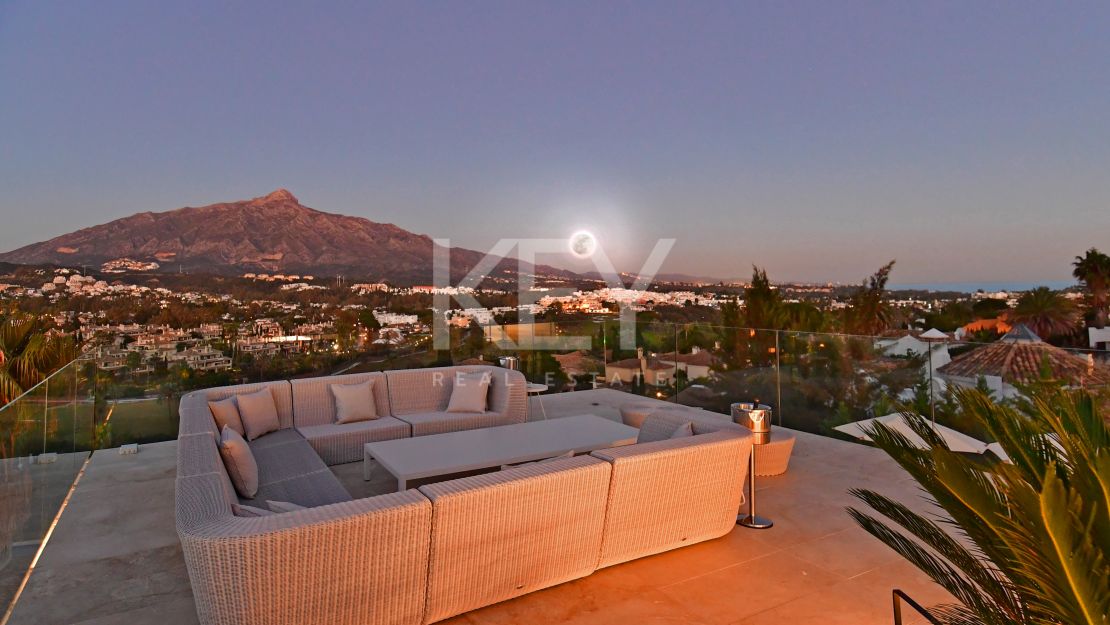 Ultimate Luxury Retreat: Villa Sunshine - Short-Term Rent in Nueva Andalucía