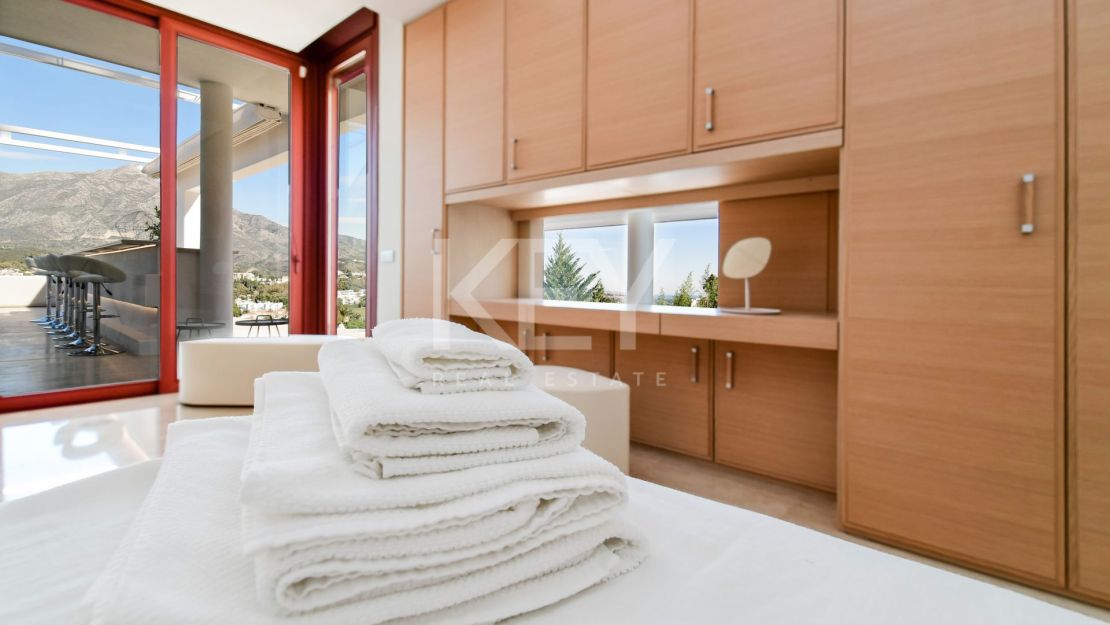 Ultimate Luxury Retreat: Villa Sunshine - Short-Term Rent in Nueva Andalucía