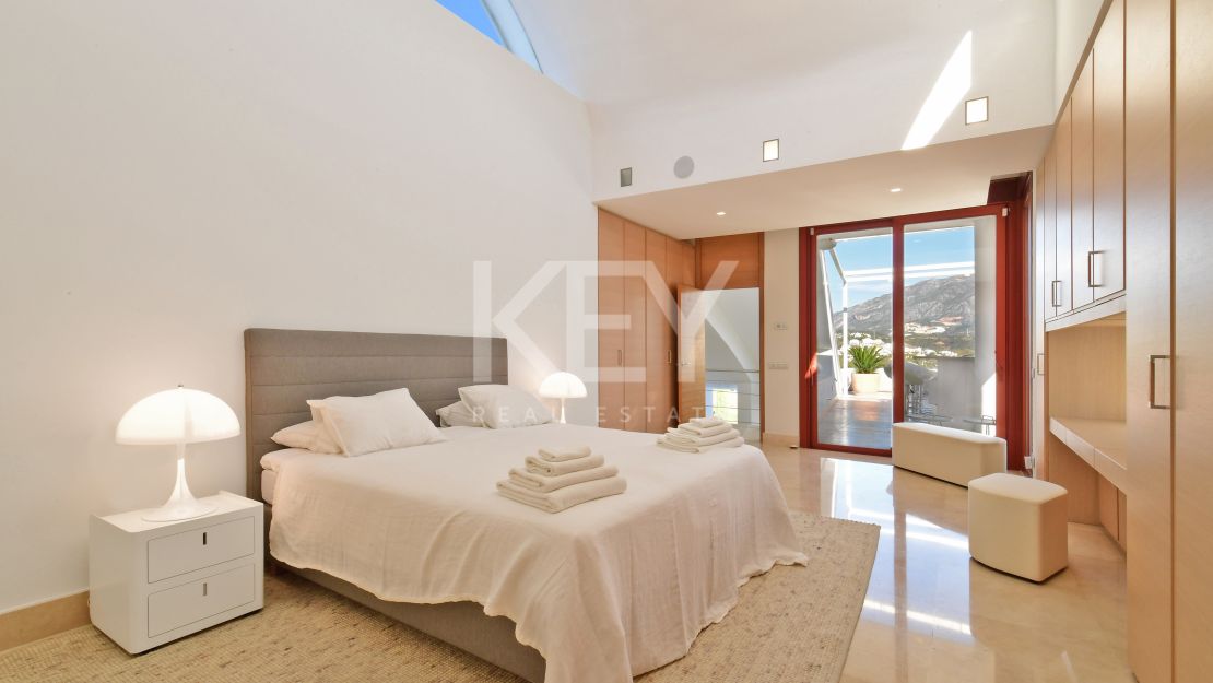 Ultimate Luxury Retreat: Villa Sunshine - Short-Term Rent in Nueva Andalucía