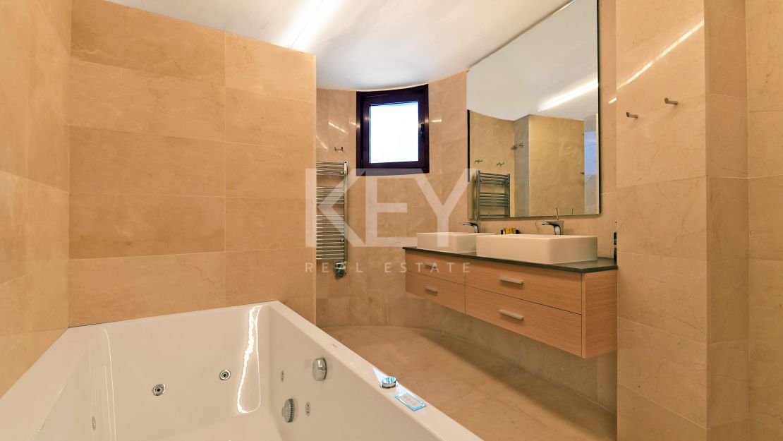 Ultimate Luxury Retreat: Villa Sunshine - Short-Term Rent in Nueva Andalucía