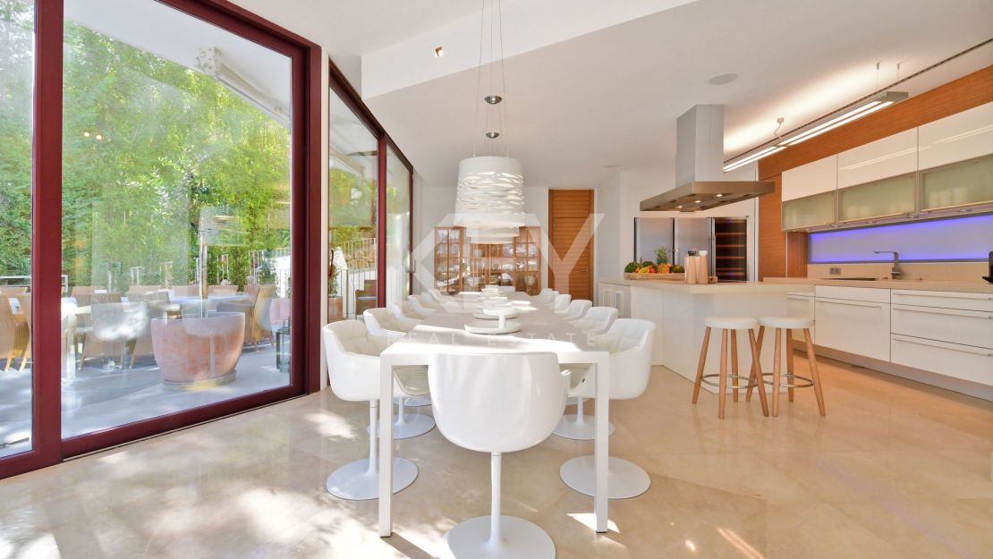 Ultimate Luxury Retreat: Villa Sunshine - Short-Term Rent in Nueva Andalucía
