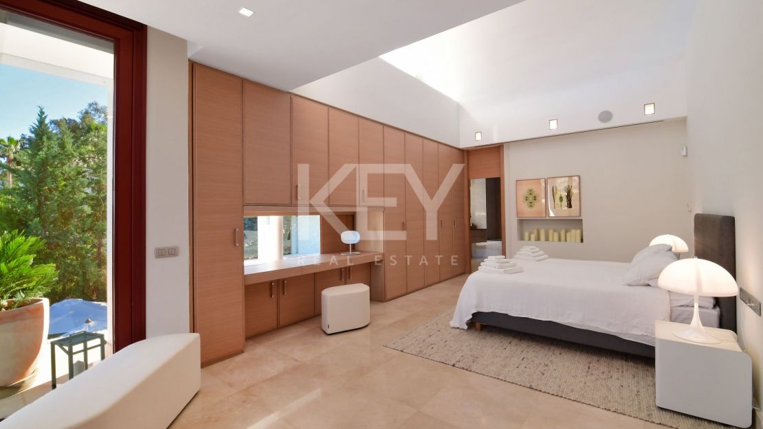 Ultimate Luxury Retreat: Villa Sunshine - Short-Term Rent in Nueva Andalucía