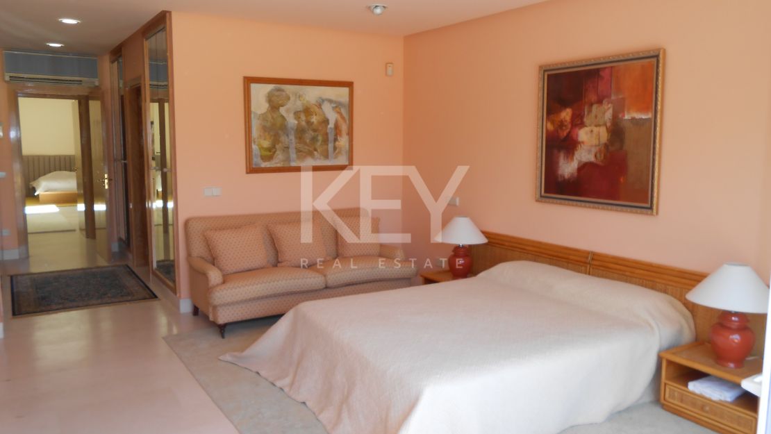 Villa Chantal: a Modern Frontline Golf Villa in La Cerquilla, Nueva Andalucia