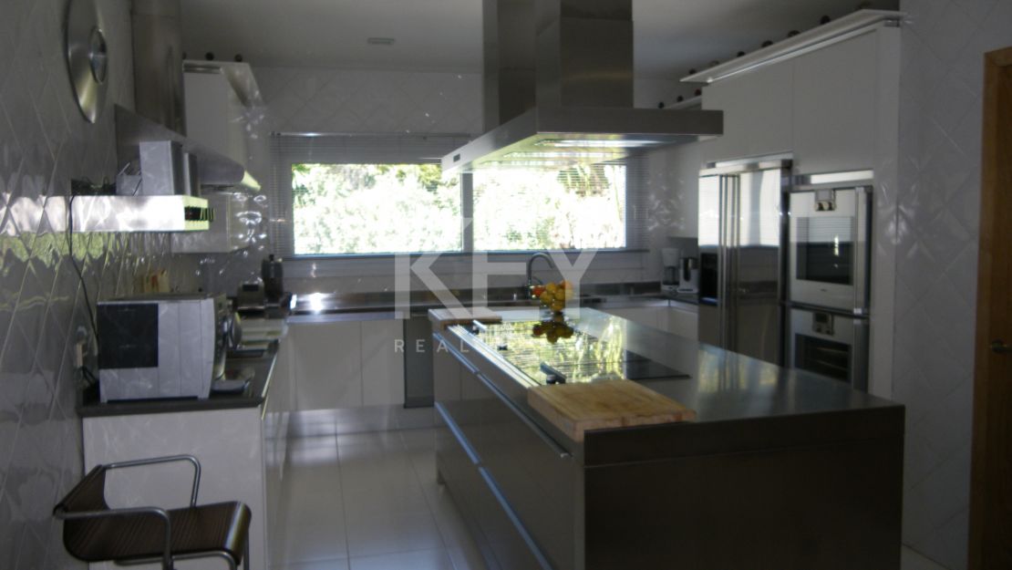 Villa Chantal: a Modern Frontline Golf Villa in La Cerquilla, Nueva Andalucia