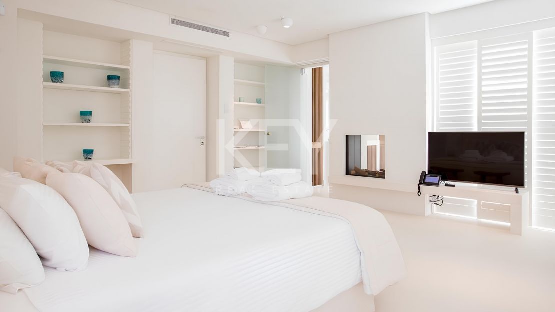 Villa Euphoria: luxury beachfront villa in The Golden Mile, Marbella