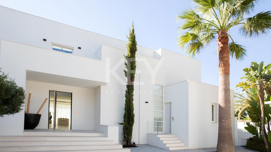 Villa Euphoria: luxury beachfront villa in The Golden Mile, Marbella