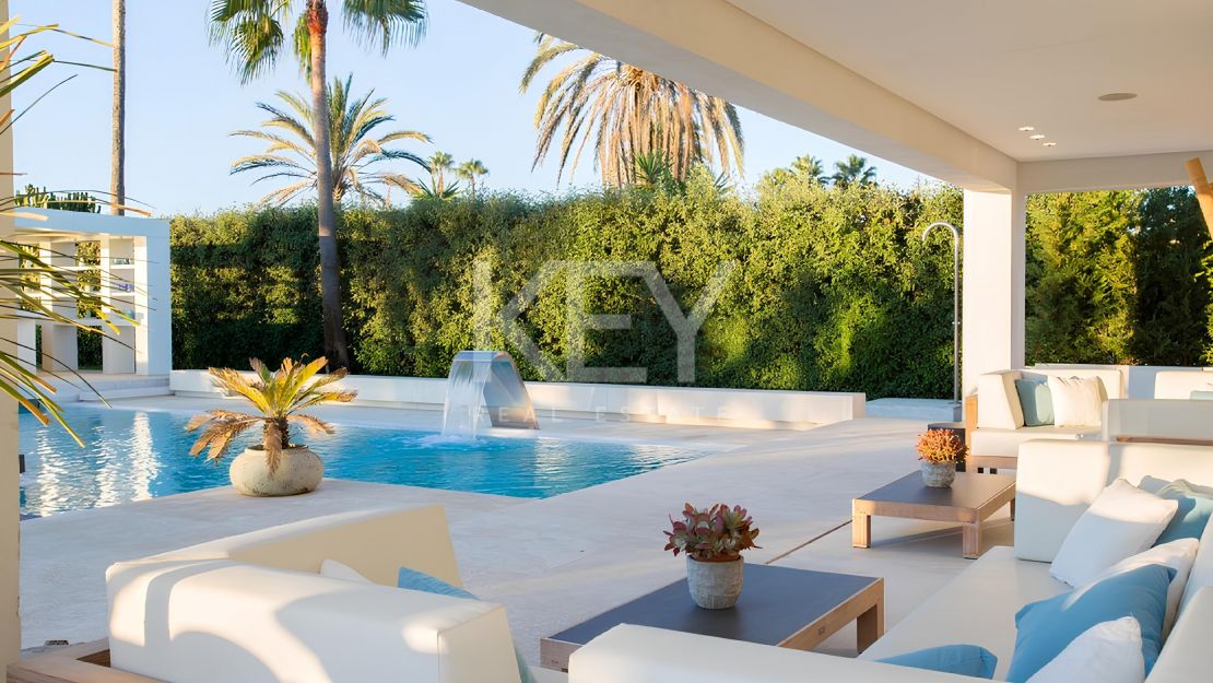 Villa Euphoria: luxury beachfront villa in The Golden Mile, Marbella