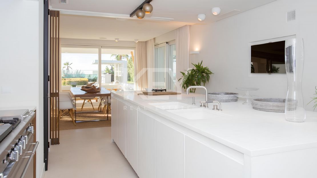 Villa Euphoria: luxury beachfront villa in The Golden Mile, Marbella