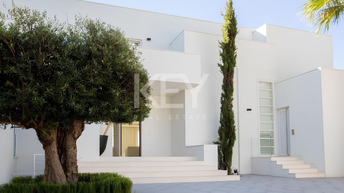 Villa Euphoria: luxury beachfront villa in The Golden Mile, Marbella