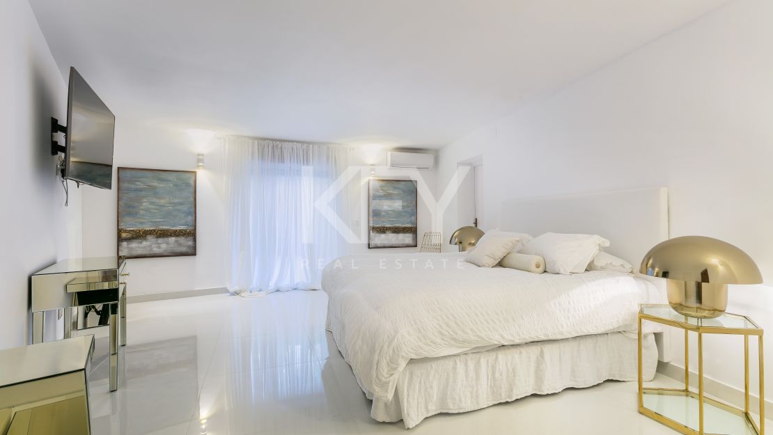 Villa Morocco: Spectacular Front-Line Beach Villa in Los Monteros, Marbella