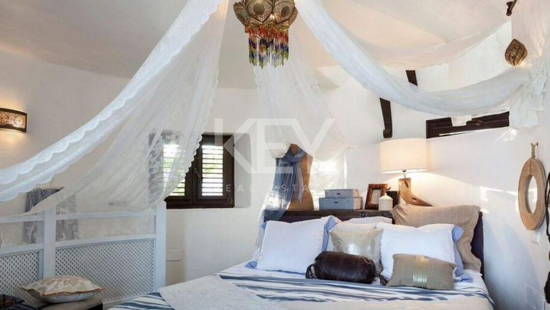 Villa Morocco: Spectacular Front-Line Beach Villa in Los Monteros, Marbella