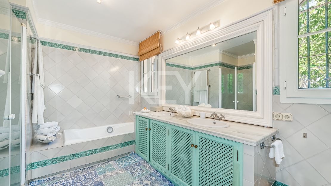 Villa Fiorella: Beachfront Villa for sale and rent in Guadalmina Baja, San Pedro