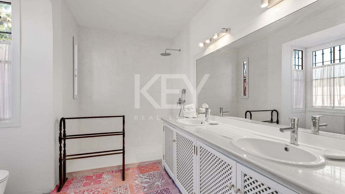 Villa Fiorella: Beachfront Villa for sale and rent in Guadalmina Baja, San Pedro