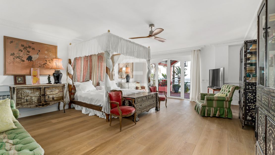 Villa Fiorella: Beachfront Villa for sale and rent in Guadalmina Baja, San Pedro