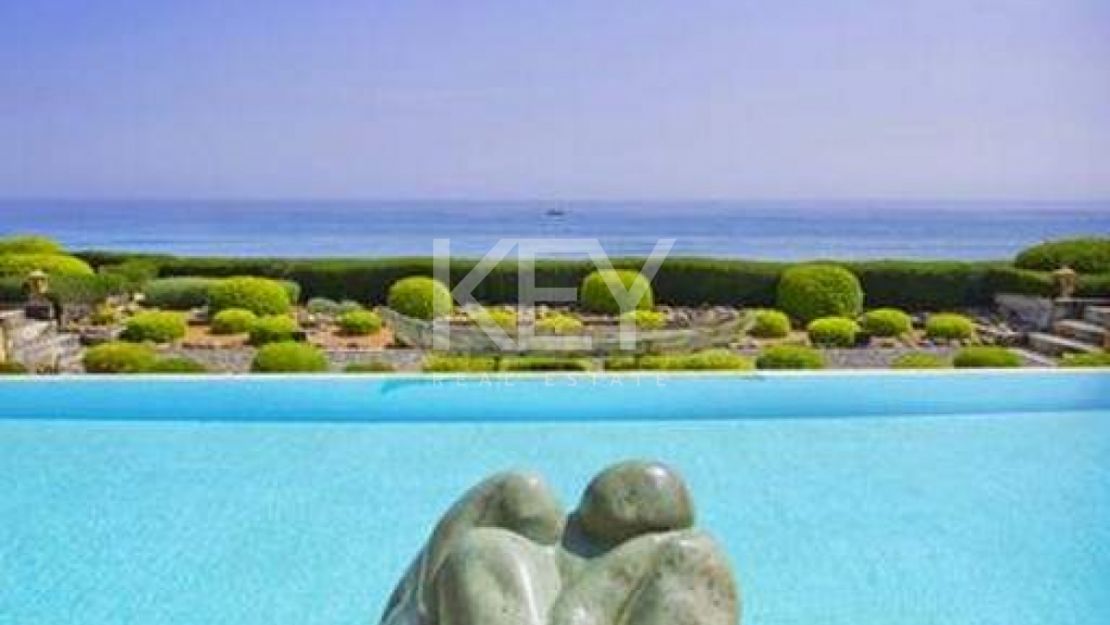 Villa Elegance: Luxurious Beachfront Villa in Los Monteros, Marbella for Short-term Rent