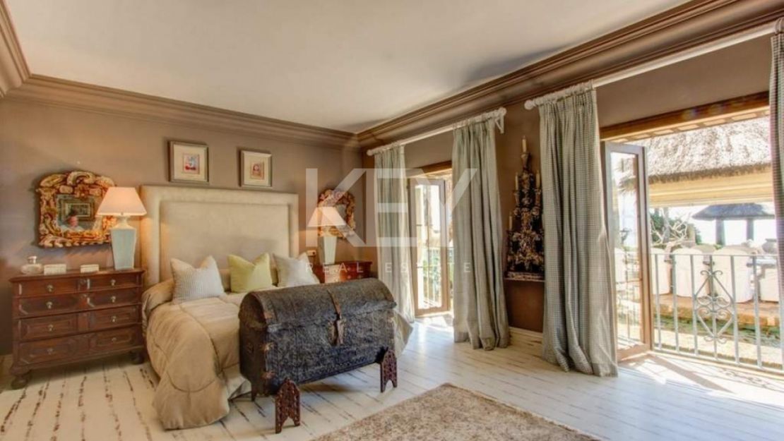 Villa Elegance: Luxurious Beachfront Villa in Los Monteros, Marbella for Short-term Rent