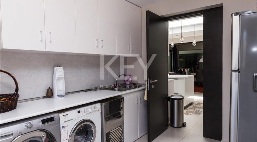 Stunning villa in gated community in Golden Mile, Marbella
